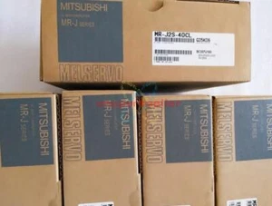 Ein Mitsubishi Servoantrieb MR-J2S-40CL MRJ2S40CL NEU - Bild 1 von 7