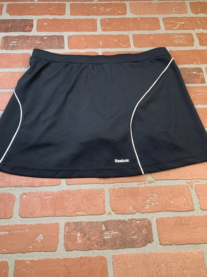 Falda deportiva de tenis Reebok para adulto y mujer talla mediana negra con logotipo corto Foto 1 de 4