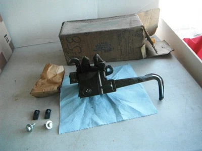 1970 FORD NOS GALAXIE LTD HOOD LATCH PART NUMBER DOAZ 16700 A 70 - Image 1 of 4