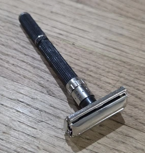 Vintage Gillette Y2 Black Beauty Adjustable Razor - Picture 1 of 15