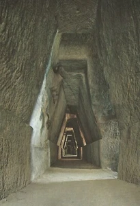 CUMA, THE CAVE OF THE SYBIL, Italy - Vintage POSTCARD - Picture 1 of 2