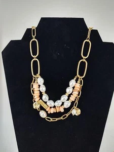 A New Day™ integrierte Perlenmuschel und Metall Charm Halskette - Gold/Pastell Pfirsich - Bild 1 von 2