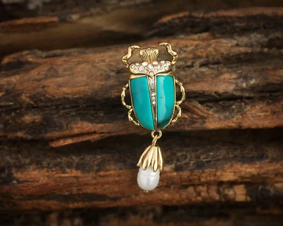 Broche Doré Insect Scarabée Turquoise Perle de Culture Blanc Vintage Style QD14 - Photo 1/4