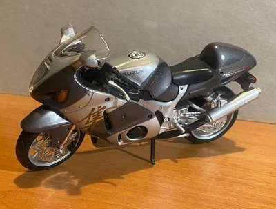 MAISTO 1/12 - SUZUKI GSX 1300R HAYABUSA - Immagine 1 di 4