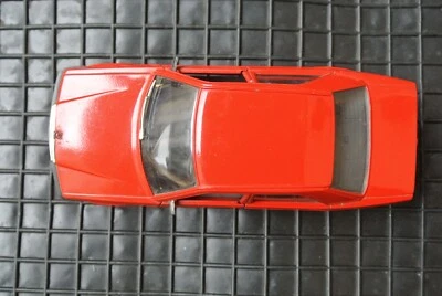 Mercedes 190 E 1/25 Scala Burago Made in Italy  - Immagine 1 di 4