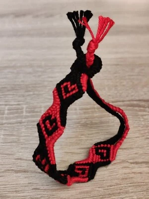 Bracciale macramè dell'amicizia in cotone cuori - Immagine 1 di 2