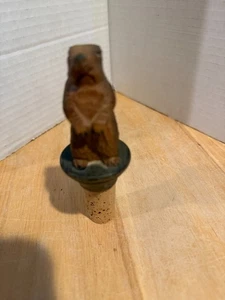 HANDGEFERTIGTER KUNSTHARZ GESCHNITZTER BIBER WEINFLASCHENVERSCHLUSS 3 1/4" - Bild 1 von 3