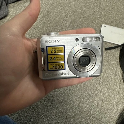 Câmera Digital Compacta Sony Cyber-shot DSC-S700 7.2MP Prata TESTADA E FUNCIONANDO  - Imagem 1 de 4