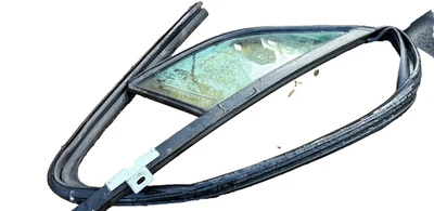 VAUXHALL MOKKA  WINDOW GLASS QUARTER 5DR NSF PASSENGER FRONT LEFT SIDE 12-17 - Image 1 of 4