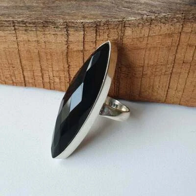 Anillo hecho a mano con piedras preciosas de ónix negro natural de marquesa... - Imagen 1 de 4