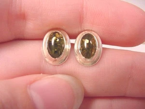(pe24-6j) GREEN AMBER crystal oval shaped .925 Sterling SILVER stud EARRINGS - Picture 1 of 1