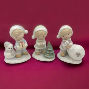 De Colección Homco Juego de 3 Estatuillas Porcelana Navidad Niños Invierno Darlins 5613 - Imagen 1 de 5