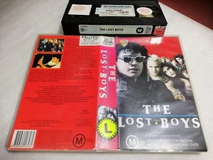 THE LOST BOYS (1987) - RARE Warner 1992 - 2nd Generation Rental Release - HORROR - Picture 1 of 2