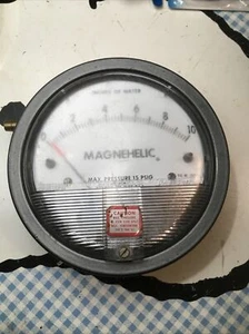 Dwyer 2010C Magnehelic Differential Pressure Gauge 0-10" Water Max. Pres. 15 PSI - Picture 1 of 5