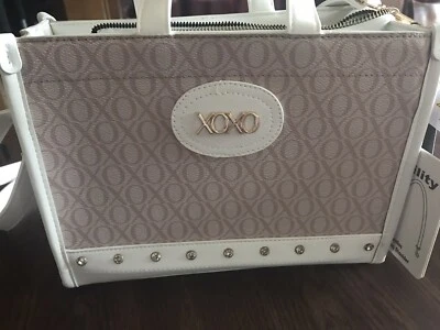 Nuevo con etiquetas Lindo Bolso de Mano Vegano XOXO con Acento de Estrás Foto 1 de 4