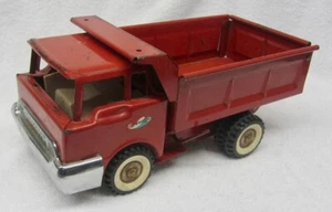 Vintage STRUCTO Pressed Steel Red Toy DUMP TRUCK Rear Duals No Windshield - Picture 1 of 8