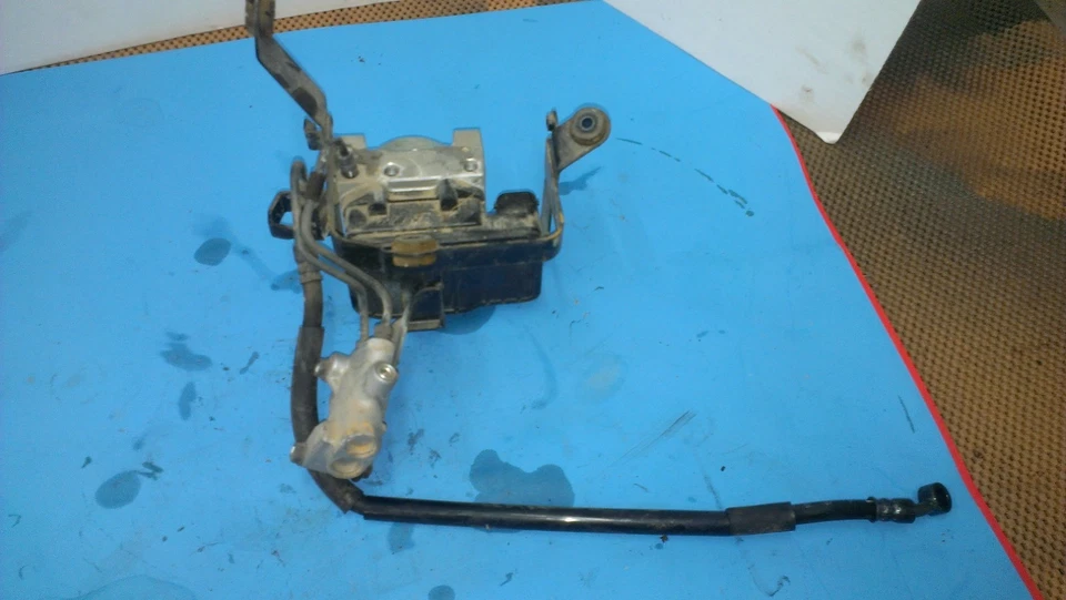 BOMBA MODULADORA FRENO ANTIBLOQUEO ABS HONDA CBR250R 2011 2012 2013 Foto 1 de 4