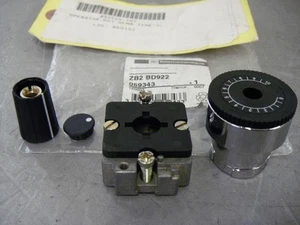 Telemecanique ZB2BD922 Operator Switch NEMA Type-1 932504-101 - Picture 1 of 3