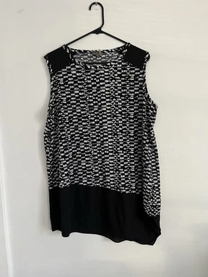 Blusa Vince Camuto feminina preta branca assimétrica bainha sem mangas tamanho 1X - Imagem 1 de 4