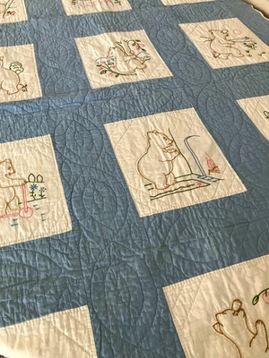 Edredón infantil vintage de 1930 acolchado/bordado a mano para bebé con osos 38" x 54" Foto 1 de 4