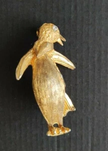 Spilla dorata pinguino strass bianco vintage usata anni '60 brooche pin - Foto 1 di 3