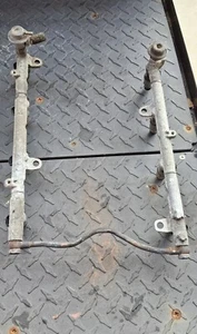 Lexus LS400 Fuel Rail With Injectors - Picture 1 of 4