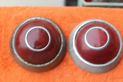 Luces traseras Pontiac 1952, esto tiene buena lente para un conductor diario FOF Foto 1 de 2