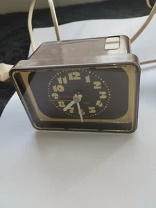 Zwei Vintage Wecker, Wehrle Turbo Alarm und Elektrische Wecker 2000 - Bild 1 von 17