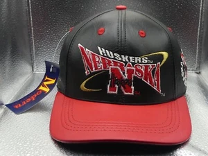 Gorra gorra de cuero con tirantes Nebraska Huskers hecha en EE. UU. ropa deportiva moderna universitaria - Imagen 1 de 16