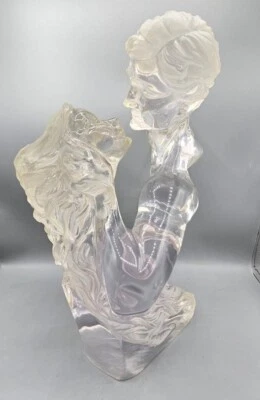 Diseño barrido estatua escultura de resina cristalina - decoración de novela romántica Foto 1 de 4