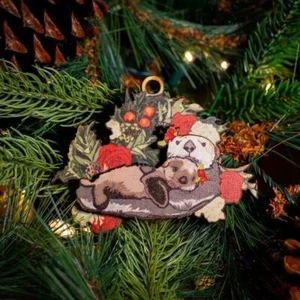 Sea Otter Mama or Dad w Baby 3D Wood Ornament Made in USA - Bild 1 von 1