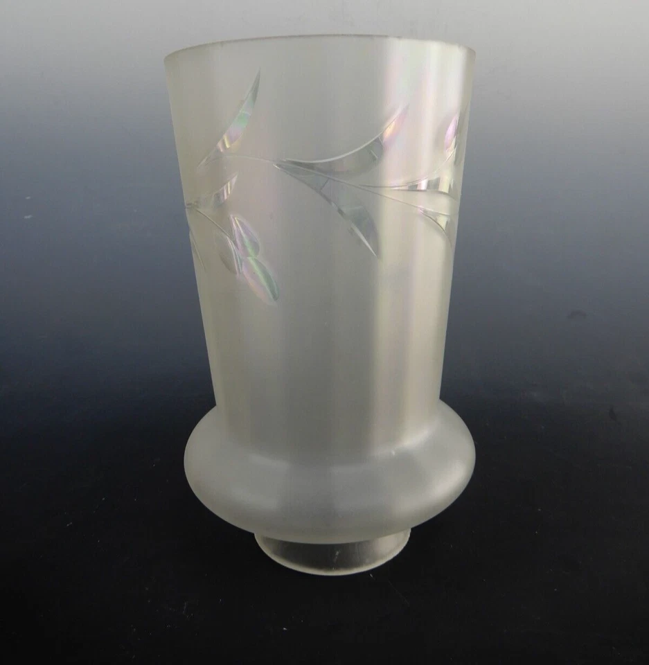 Винтажный белый иридецентный абажур из морозного стекла - Изображение 1 из 4