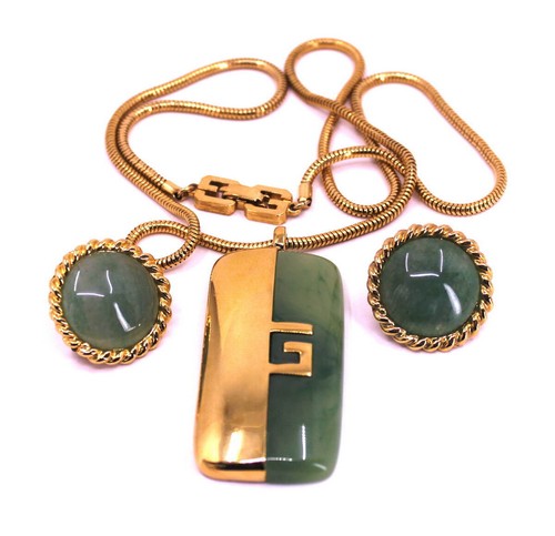 SET COLLANA CON CIONDOLO LUCITE VERDE E ORO GIVENCHY E ORECCHINI