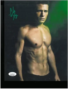 Colton Haynes Autographed Photo with JSA - Picture 1 of 1