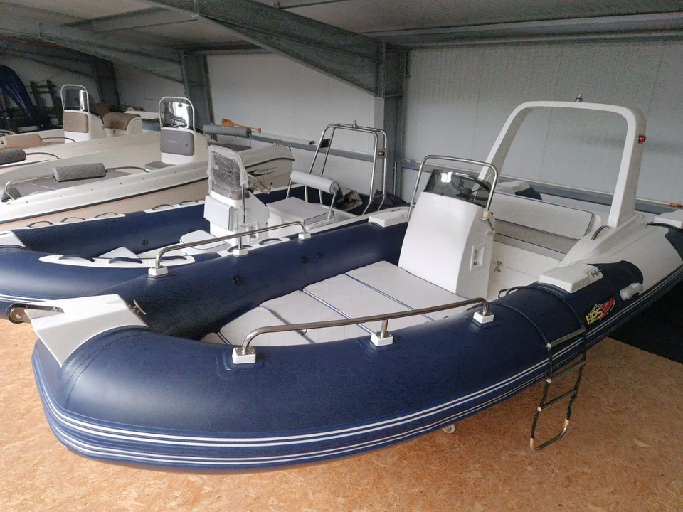 Schlauchboot Bombard Tyhoon 3 05m X 1 50m mit 6 PS Evinrude