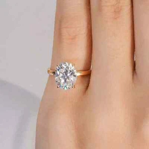 Anello di fidanzamento solitario moissanite taglio ovale 2,50 ct VVS1 placcato oro giallo 14 kt - Foto 1 di 10