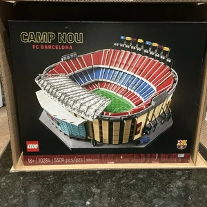 LEGO Camp Nou FC Barcelona # 10284 Stadio Calcio Set Ritirato Non Aperto - Foto 1 di 24