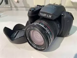 Fujifilm FinePix HS20EXR Digitalkamera - Bild 1 von 14