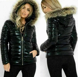 Damen gesteppter Puffer Nasslook schwarz glänzend gepolsterte Jacke Fell mit Kapuze dicker Mantel - Bild 1 von 11
