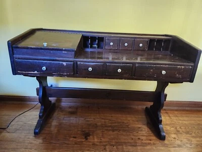 Escritorio de taberna Ethan Allen Foto 1 de 4