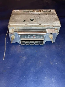 1965 1966 Chevy Radio pt# 986545 used original condition Delco Chevrolet 7294300 - Imagen 1 de 11