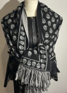 ALEXANDER MCQUEEN SCARF WOOL SKULL BLACK AND WHITE SKULL-PRINT WOOL SCARF - Picture 1 of 12