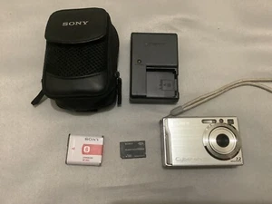 Sony Cyber-shot DSC-W80 Kamera - 7.2MP, 3x Opt Zoom getestet/funktioniert Zubehör - Bild 1 von 10