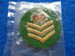 BRITISH ARMY STAFF SQUADRON SERGEANTS GOLD ON GREEN MESS DRESS RANK BADGE - Picture 1 of 2