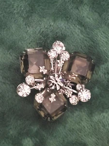 Funkelnde Vintage 60er Jahre Starburst Brosche, Rauch und klare Krappen besetzte Strasssteine - Bild 1 von 3