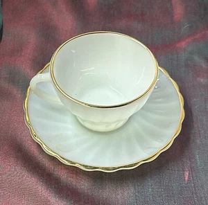 Vintage Anchor Hocking Fire King White Swirl Milk Glass Tea Cup And Saucer Gold - Picture 1 of 1