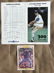 Gaylord Perry Night Commemorative Program 300 Wins Seattle Mariners 1982 HOF - Picture 1 of 6