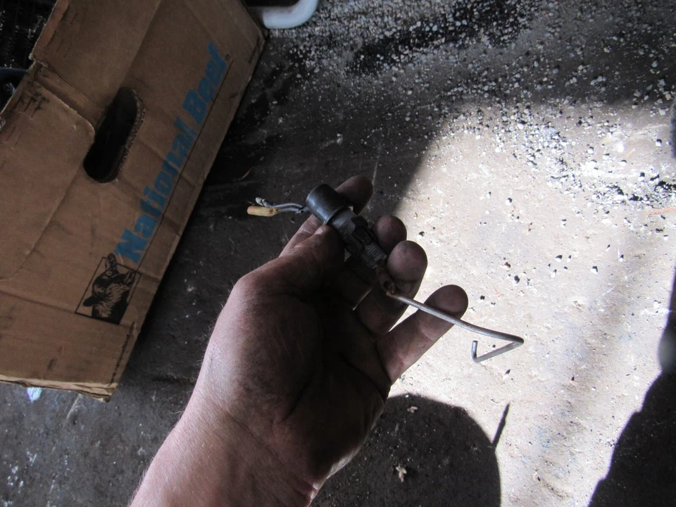 1978 雅马哈 sr500 后刹车开关 — 第 1/1 张图片