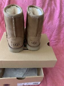 UGG TODDLER CLASSIC WEATHER SHORT SIZE 7c BOOTS Worn Once
