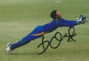 SRI LANKA CRICKET: DINESH CHANDIMAL SIGNED 6x4 ODI ACTION PHOTO+COA - Imagen 1 de 1